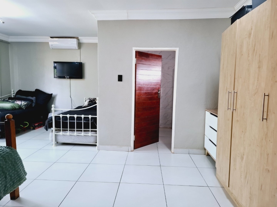 5 Bedroom Property for Sale in Rayton Free State